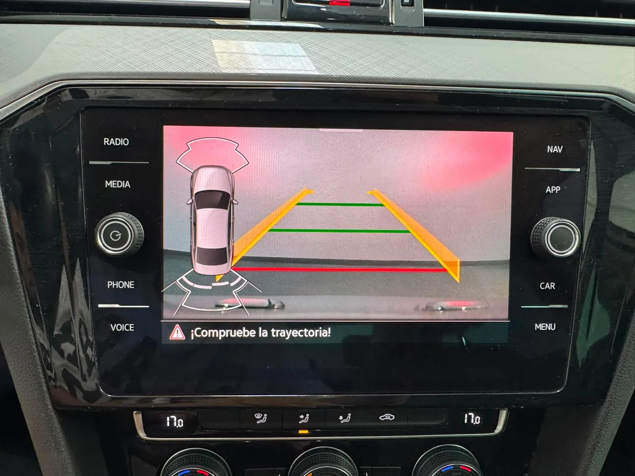 Volkswagen Passat 1.6 TDI Executive DSG7 120 CV 2020 en Arganda del Rey – foto 17