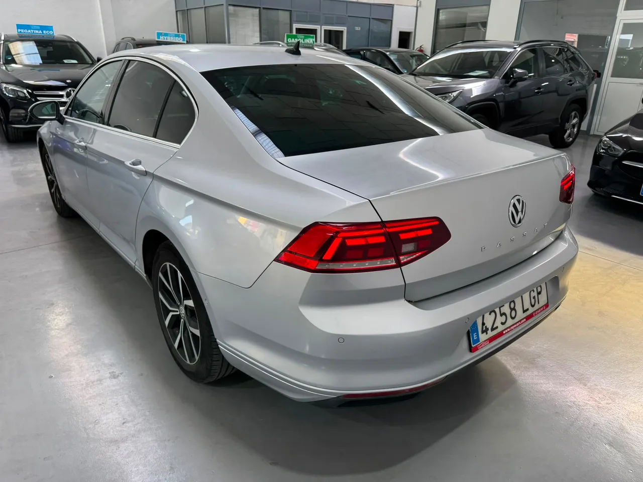 Volkswagen Passat 1.6 TDI Executive DSG7 120 CV 2020 en Arganda del Rey – foto 7