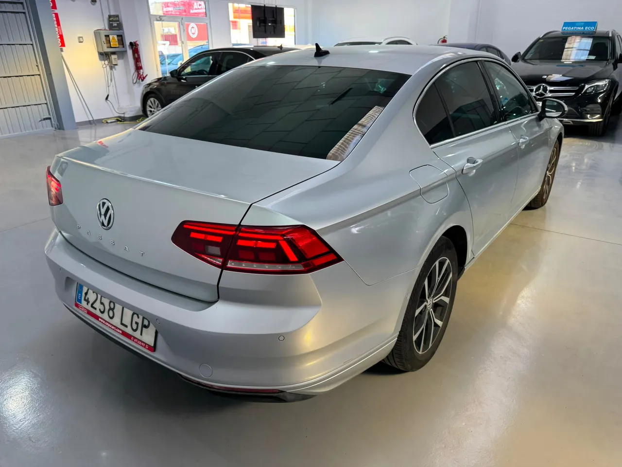 Volkswagen Passat 1.6 TDI Executive DSG7 120 CV 2020 en Arganda del Rey – foto 5