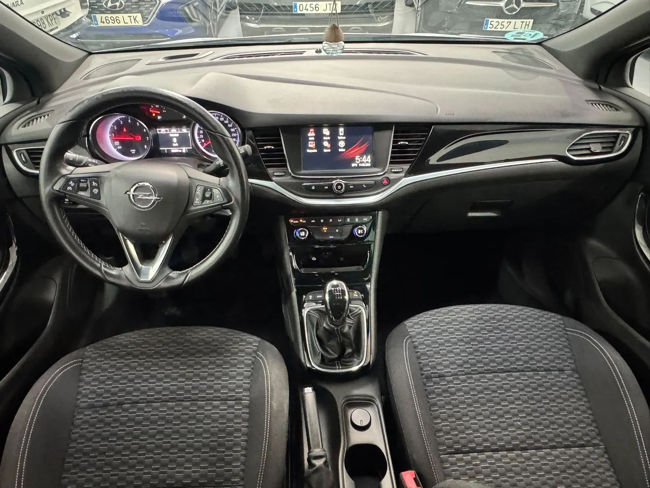Opel Astra ST 1.4T S/S Dynamic 150 CV 2017 en Arganda del Rey – foto 18