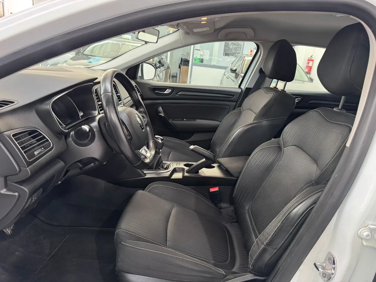 Renault Megane 1.5DCI BUSSINESS 95CV 2020 en Arganda del Rey – foto 24