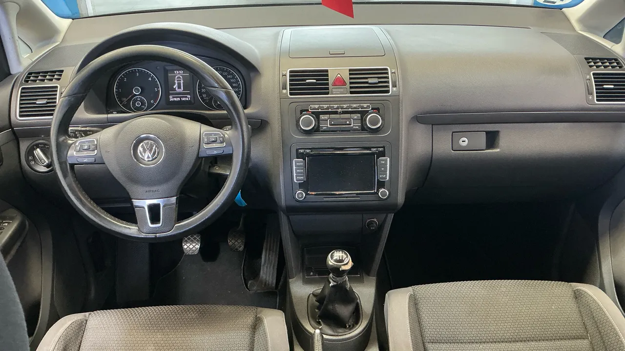 Volkswagen Touran 1.6TDI ADVANCE 105 CV 2011 en Arganda del Rey – foto 6