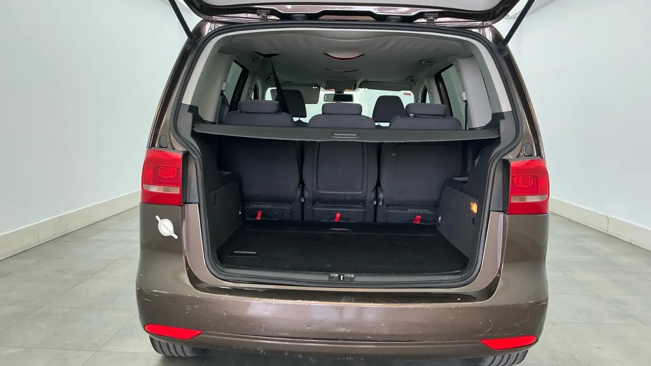 Volkswagen Touran 1.6TDI ADVANCE 105 CV 2011 en Arganda del Rey – foto 5