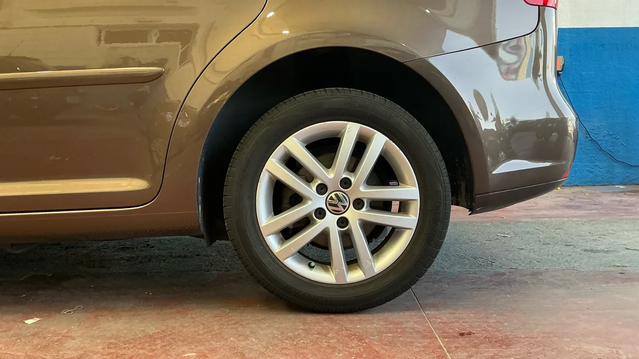Volkswagen Touran 1.6TDI ADVANCE 105 CV 2011 en Arganda del Rey – foto 9